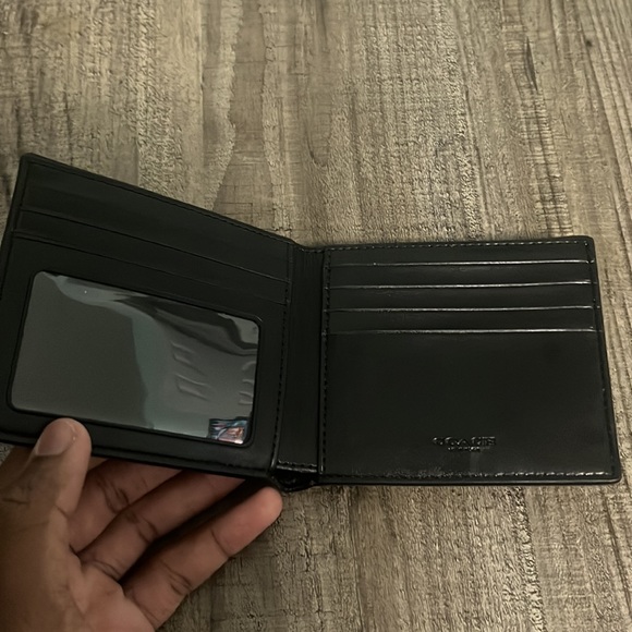100% authentic coach wallet| - Picture 3 of 7